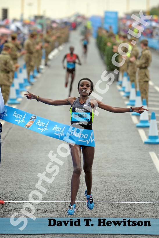 Tiruneah Dibaba wins the 2012 BUPA GNR.
